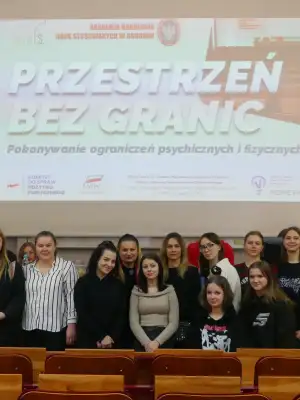 Tworzą projekty społeczne.
Wyszukują zmiany, które by chcieli ujrzeć w swoim regionie i wprowadzają je w życie za pomocą budżetu obywatelskiego.